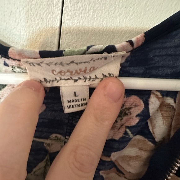 Corvia Large Tanktop Dress Shirt - Picture 4 of 4